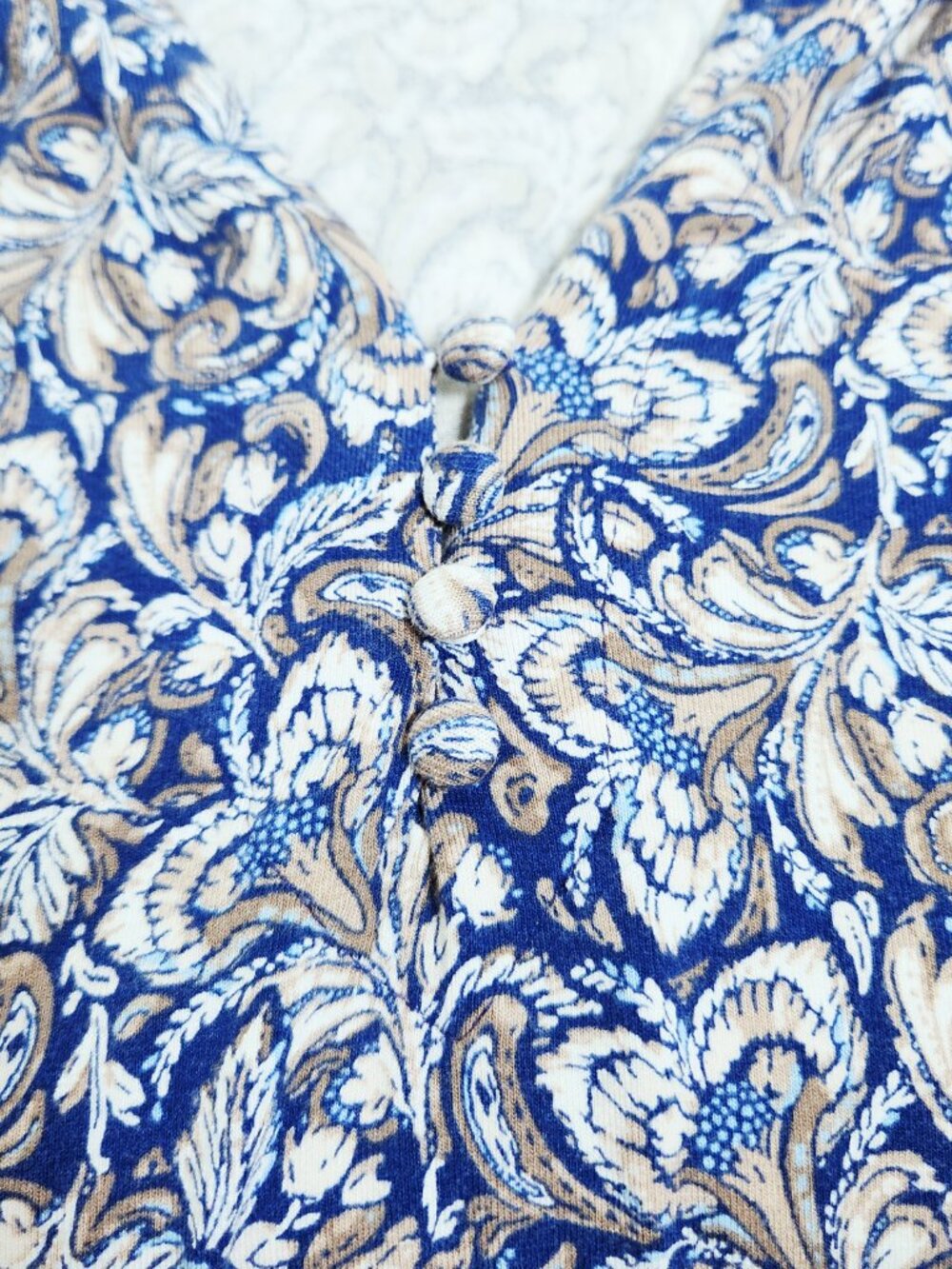 Croft Barrow Womens Top Size XL Blue Henley Long Sleeve Blue Smocked Shoulders - Picture 8 of 11